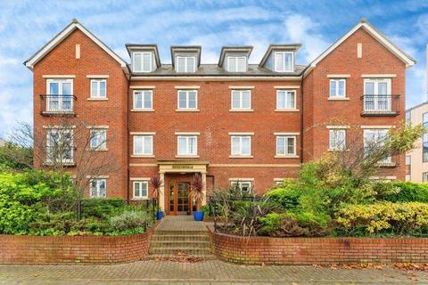 1 bedroom flat for sale, Golden Court, Isleworth, TW7