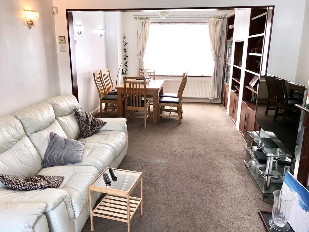 Uppingham Avenue, Stanmore, HA7 3 bed semidetached house for sale £