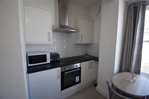 Studio to rent, Bayswater, London W2