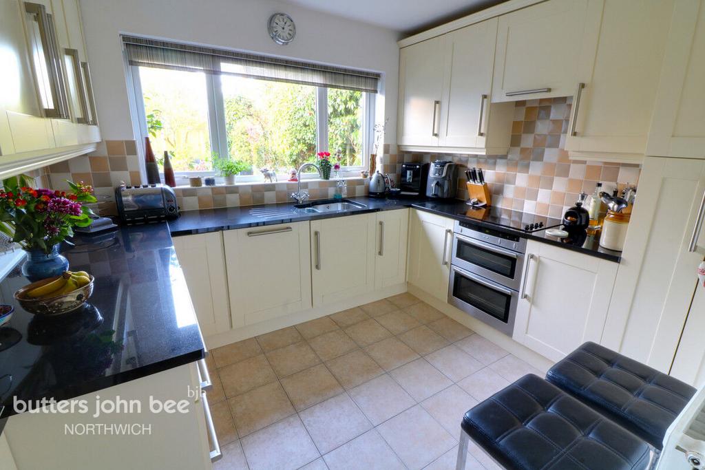 Senna Lane, Comberbach 2 bed detached house for sale £425,000