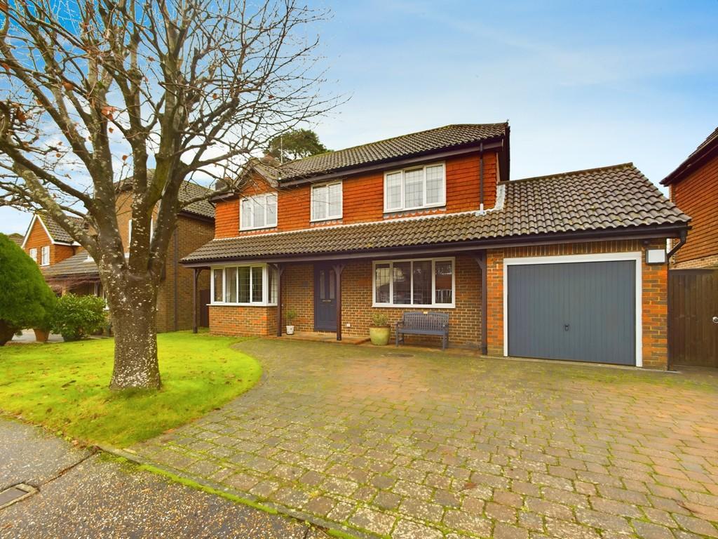 Little Comptons, Horsham 4 bed detached house for sale £715,000