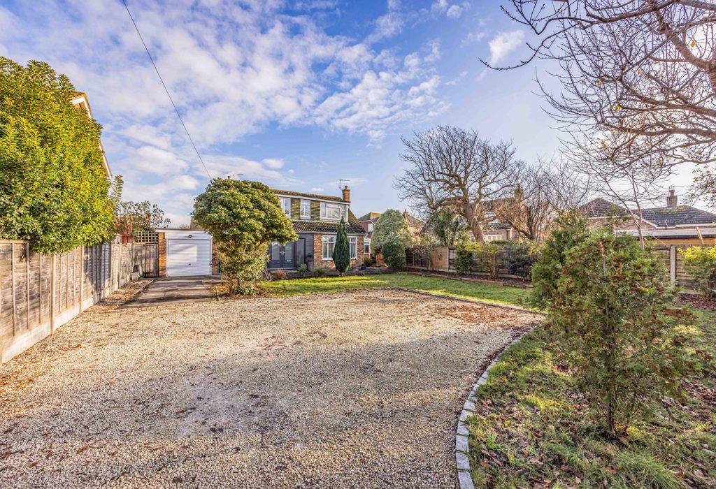 Havant Road, Hayling Island, Hampshire 4 bed detached house for sale