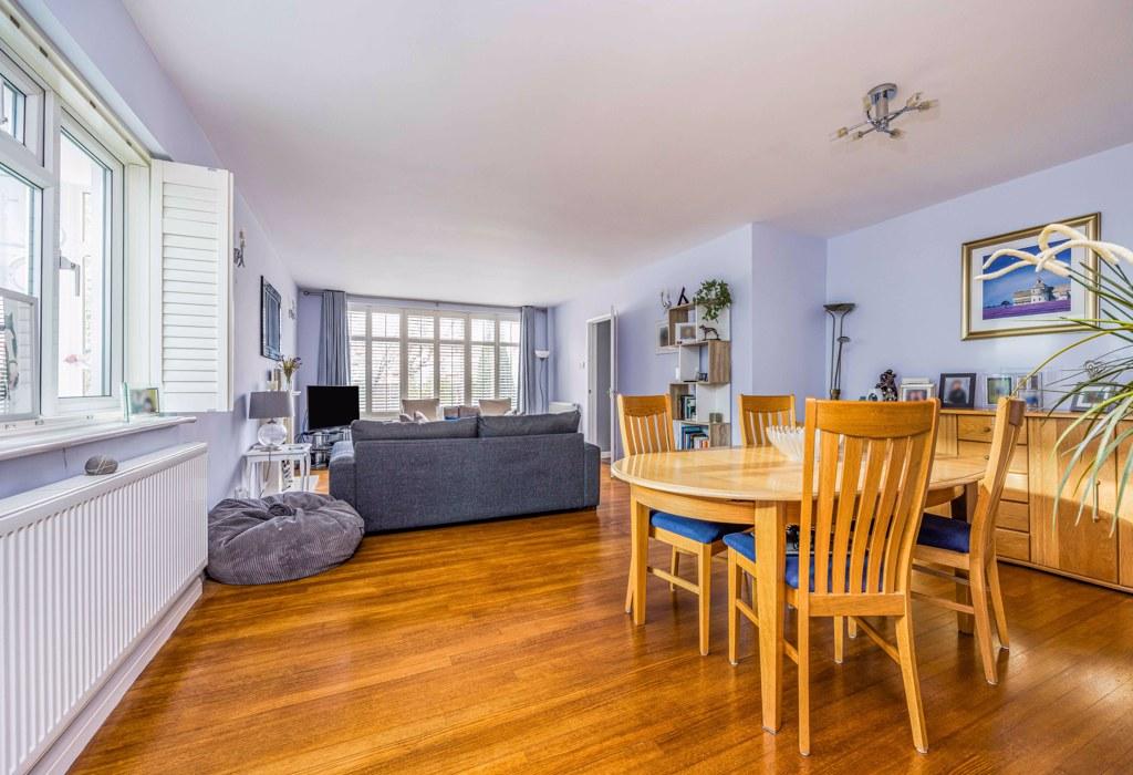 Havant Road, Hayling Island, Hampshire 4 bed detached house for sale
