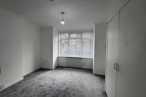 Studio to rent, Gladstone Road, Poole