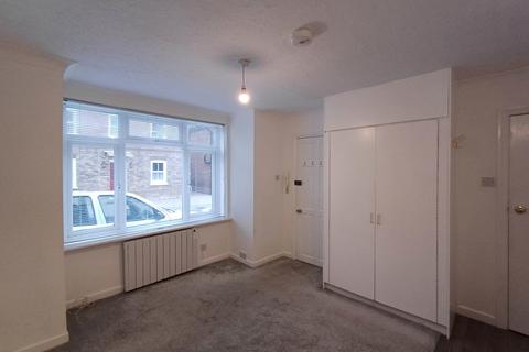 Studio to rent, Gladstone Road, Poole