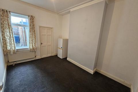 3 bedroom end of terrace house to rent, The Hastings , Sunderland