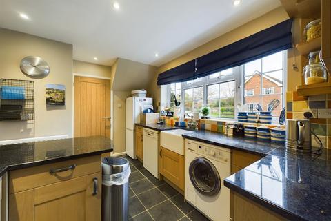8 Dark Lane, Alrewas, Burton-on-trent, DE13 7AP