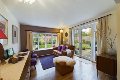 8 Dark Lane, Alrewas, Burton-on-trent, DE13 7AP