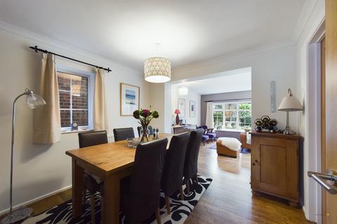 8 Dark Lane, Alrewas, Burton-on-trent, DE13 7AP