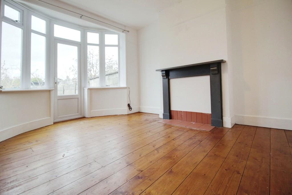 Carlisle Avenue, Swindon SN3 3 bed semidetached house £1,300 pcm (£