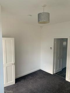 2 bedroom end of terrace house for sale, York Road, Denton