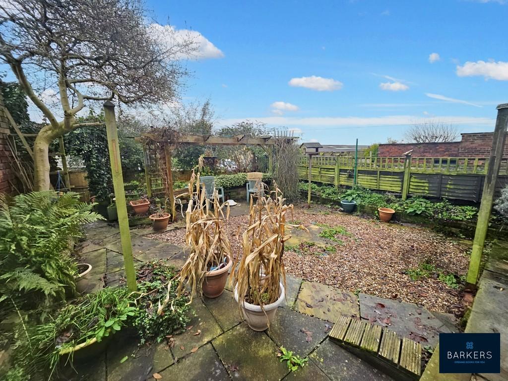 Victoria Street, Birstall, Batley 2 bed end of terrace house for sale