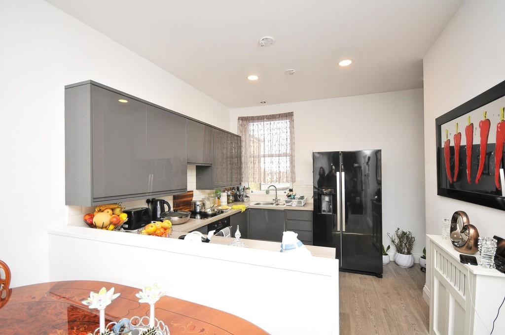 High Street, Chislehurst 2 bed apartment to rent £1,400 pcm (£323 pw)
