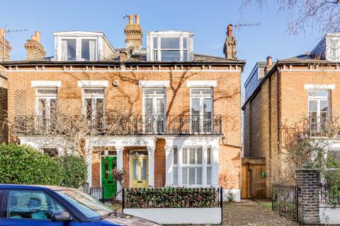 17 Priory Road, Richmond, TW9 3DQ