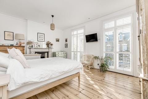 17 Priory Road, Richmond, TW9 3DQ