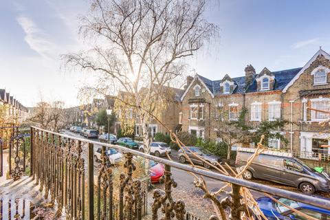 17 Priory Road, Richmond, TW9 3DQ