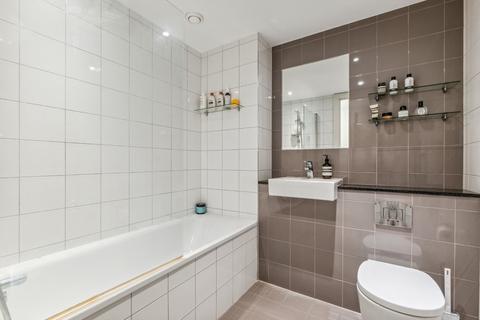 2 bedroom flat for sale - Riverlight Quay, London