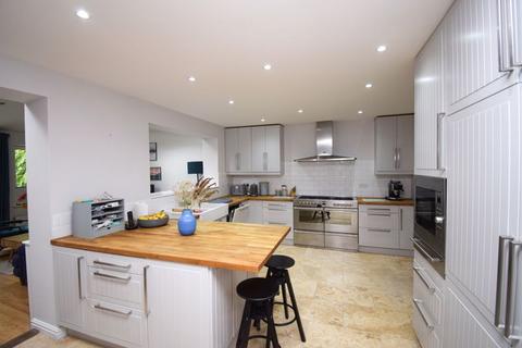 4 Badgers Brook Close, Ystradowen, Cowbridge, CF71 7TY