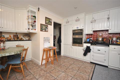44 Beechwood Drive, Crewkerne, TA18 7BY