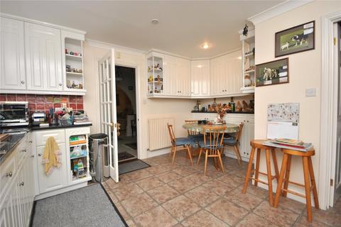 44 Beechwood Drive, Crewkerne, TA18 7BY