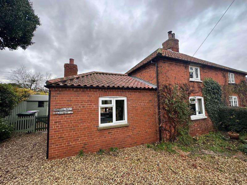 Bumble Bee Cottage, Barkwith Road, South Willingham 2 bed semidetached