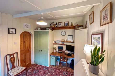 Bumble Bee Cottage Barkwith Road, South Willingham, Market Rasen, LN8 6NN