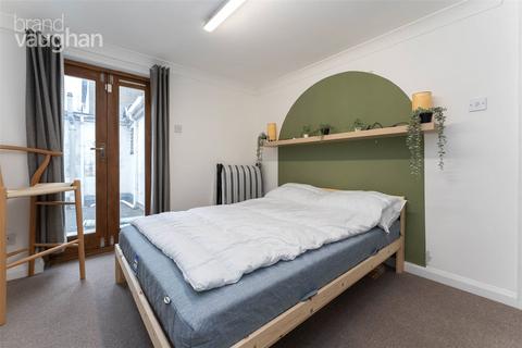 2 bedroom flat to rent, North Road, East Sussex BN1