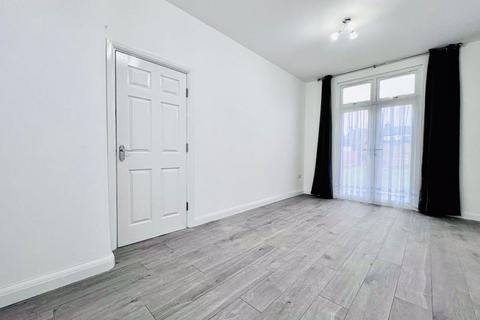 3 bedroom terraced house to rent, Danehurst Gardens, Ilford IG4