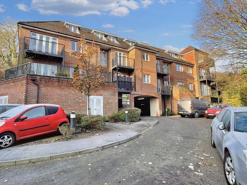 St. Marks Close, High HP13 2 bed apartment for sale £235,000
