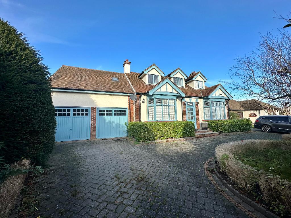 Bournes Green Chase, Shoeburyness, Essex, SS3 8UA 4 bed detached house