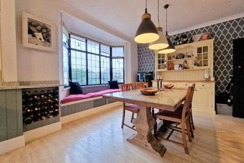Homeleigh Bournes Green Chase, Shoeburyness, Southend-on-sea, SS3 8UA
