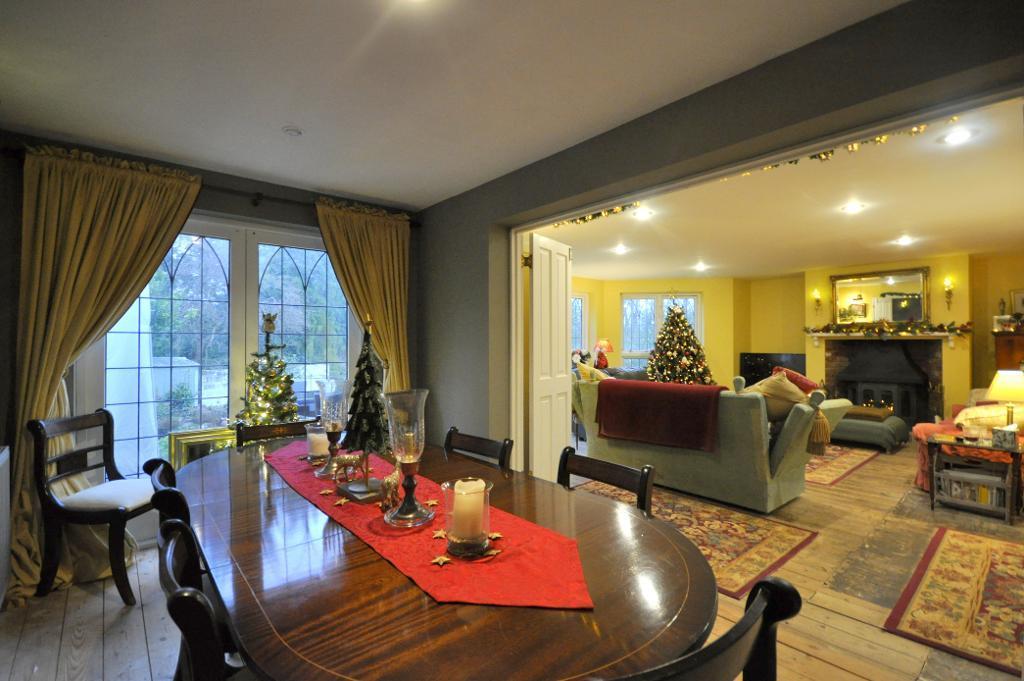 Wessington Park, Calne, Wiltshire, SN11 0AT 4 bed bungalow for sale £