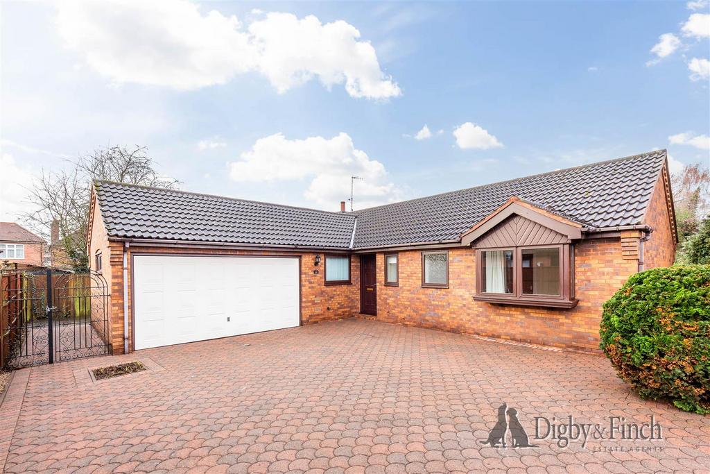 Deer Park, Wollaton, Nottingham 3 bed detached bungalow for sale £580,000
