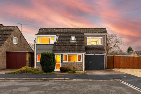 4 bedroom detached house for sale, Brookside, Malmesbury SN16