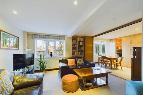 2 bedroom flat for sale, Hardwick Mount, Buxton