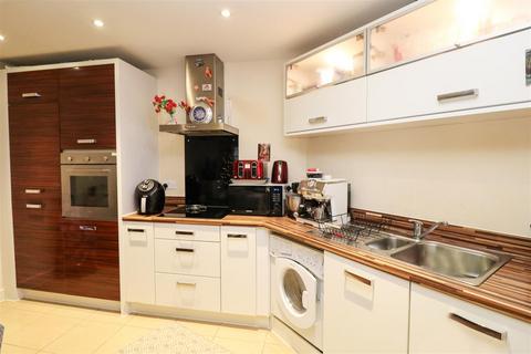 1 bedroom flat for sale, Kestrel Road, Farnborough GU14