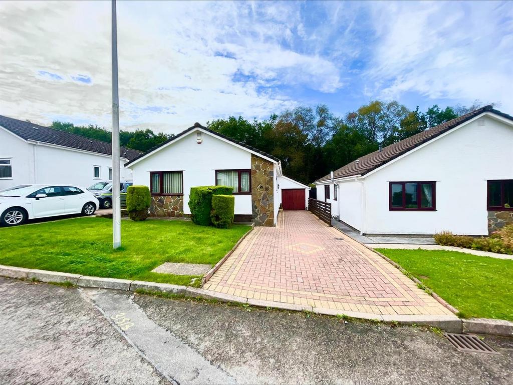 Hendre Park, Llangennech, Llanelli 3 bed detached bungalow for sale £250,000