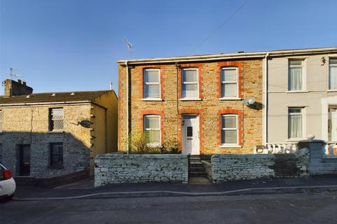 4 Dandorlan Road, Burry Port, SA16 0RA