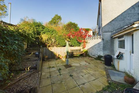 4 Dandorlan Road, Burry Port, SA16 0RA