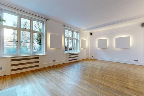 3 bedroom flat to rent, South Audley Street, London W1K