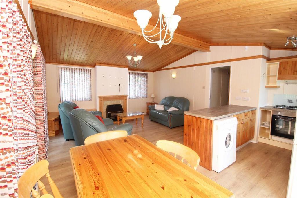 Blackhorse Lane, Lower Kingswood, Tadworth 3 bed property to rent £