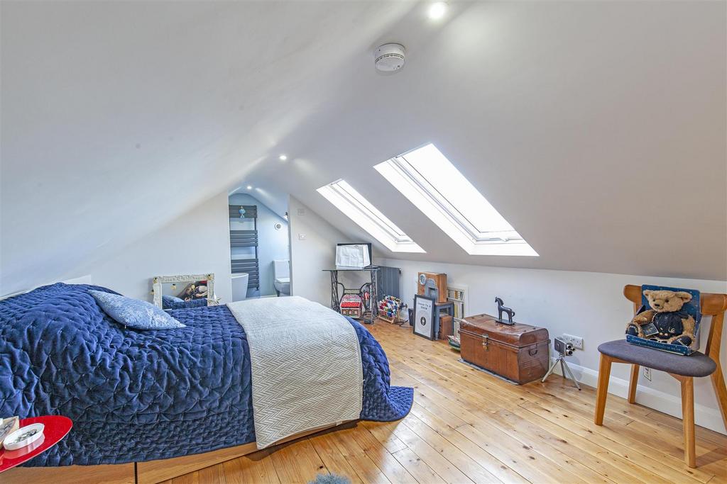 Bedroom 2-2.jpg