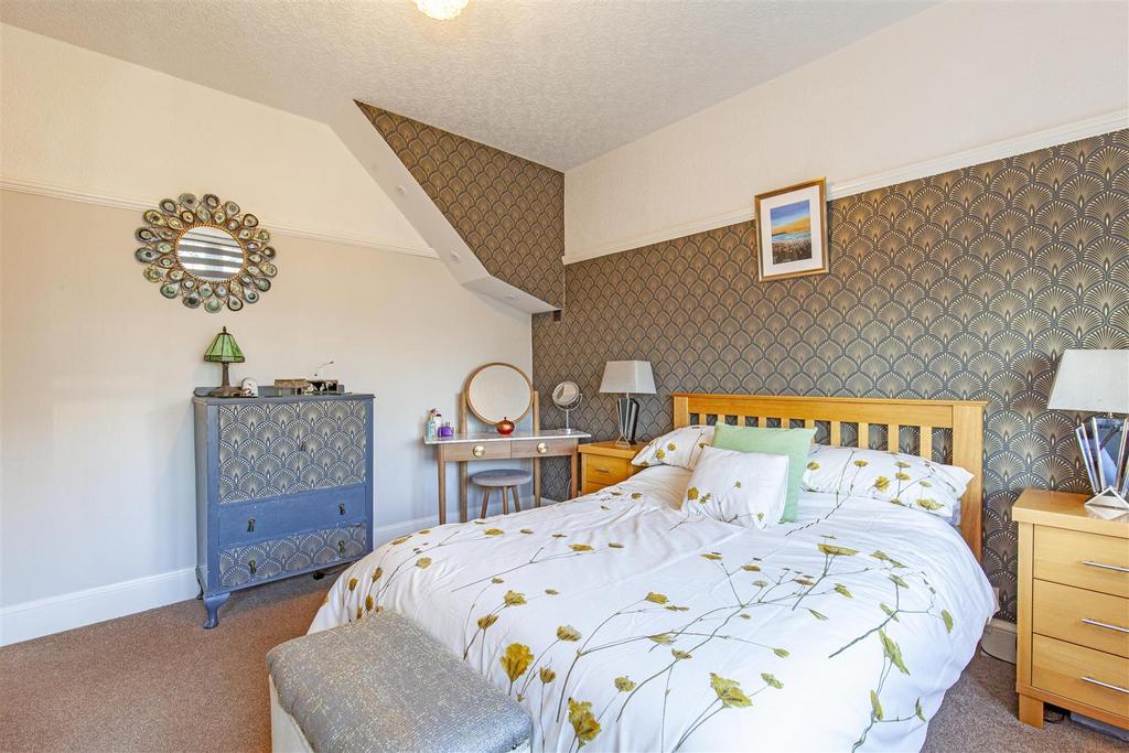 Bedroom 1-2.jpg