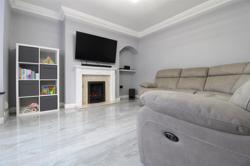 Beacon Street, Walsall 3 bed house to rent £1,250 pcm (£288 pw)