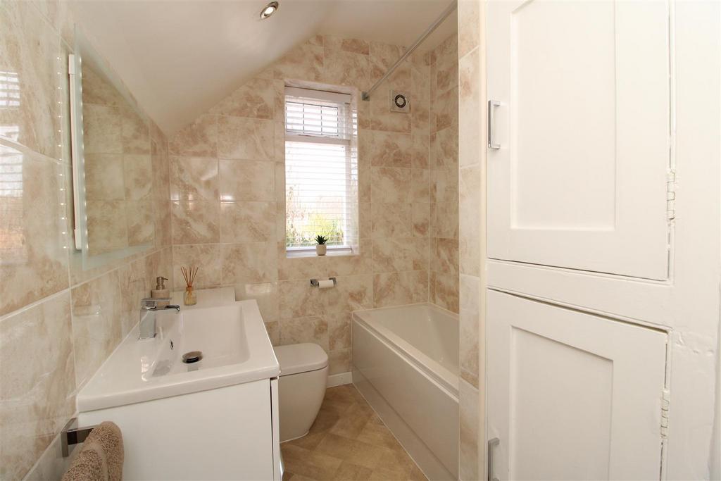 Bathroom (2).JPG