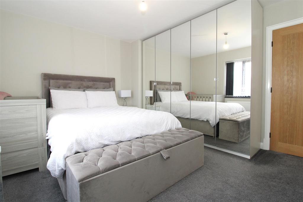 Bedroom One (2).JPG