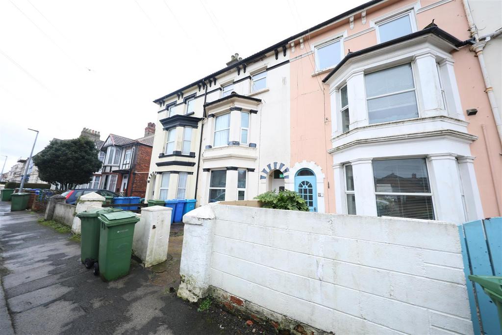 Princes Avenue, Withernsea 4 bed terraced house for sale £175,000