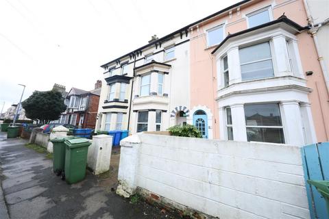 4 bedroom terraced house for sale, Princes Avenue, Withernsea