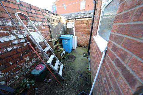 2 bedroom end of terrace house for sale, Farringdon Street, Hull