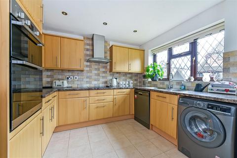 4 bedroom detached house for sale, Loveridge Close, Andover